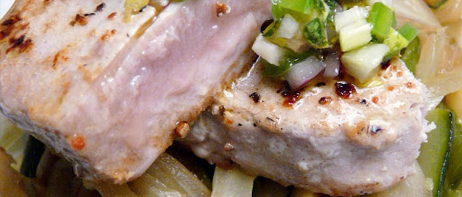 Gegrillter Thunfisch a la Plancha mit grüner Salsa