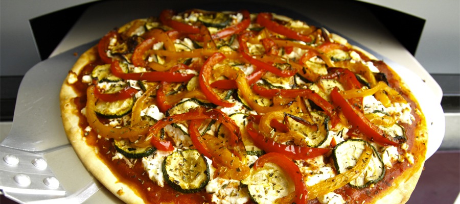 Pizza mit mediterranem Gemüse und Ricotta